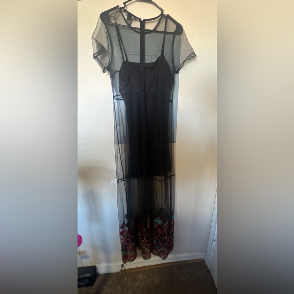 Dress - Picture 3 of 4